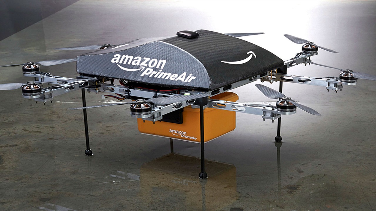 Amazon brevetta le consegne a domicilio con droni thumbnail
