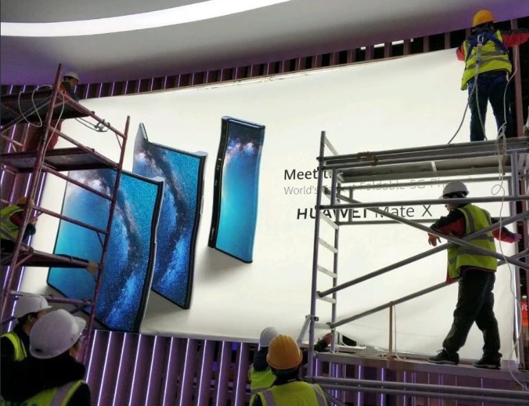 Svelato a sorpresa Huawei Mate X: schermo flessibile e 5G thumbnail